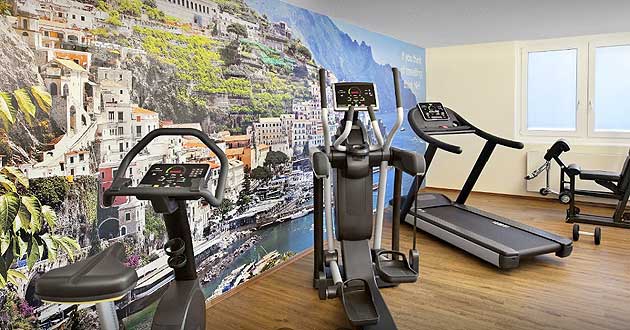 Das Fitnessstudio ist mit einer guten Auswahl an Trainingsgerten ausgestattet.
