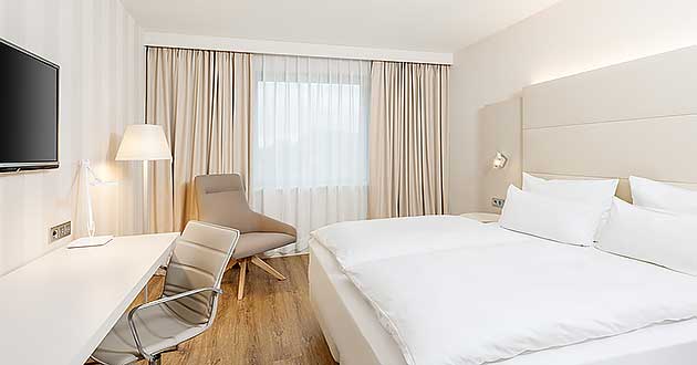 Urlaub im 4-Sterne-Hotel in Dsseldorf am Rhein, Kurzurlaub mit Gelegenheit zur Rheinschifffahrt