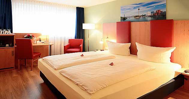 Urlaub in Dsseldorf am Rhein, Kurzurlaub in der Hauptstadt von Nordrhein-Westfalen am Niederrhein