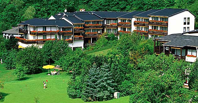 Urlaub in Bad Sobernheim Nahe. Kurzurlaub in einem großen Park am Hotel.