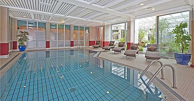 Hotelhallenbad Schwimmbad Pool Urlaub im Westerwald RLP. Kurzurlaub in Oberlahr, zwischen Altenkirchen, Neuwied, Hamm (Sieg), Siegburg, Königswinter am Rhein und Bonn.