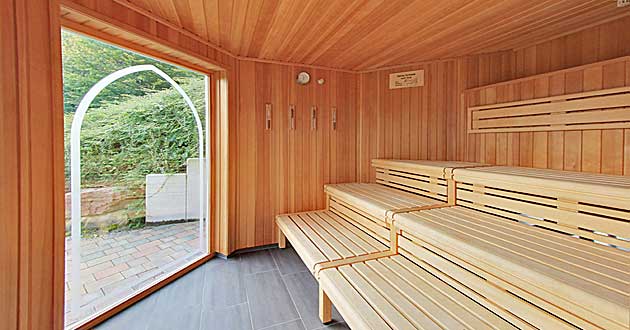 Sauna Urlaub Hotel im Rheingau Kurzurlaub im Waldhotel zwischen Geisenheim am Rhein, Rdesheim, Schloss Johannisberg, Eberbach und Wiesbaden in Hessen.