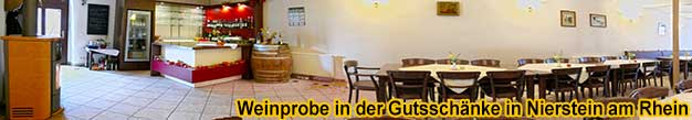 Rheinhessen-Weinprobe in der Gutsschnke vom Weingut in Nierstein am Rhein